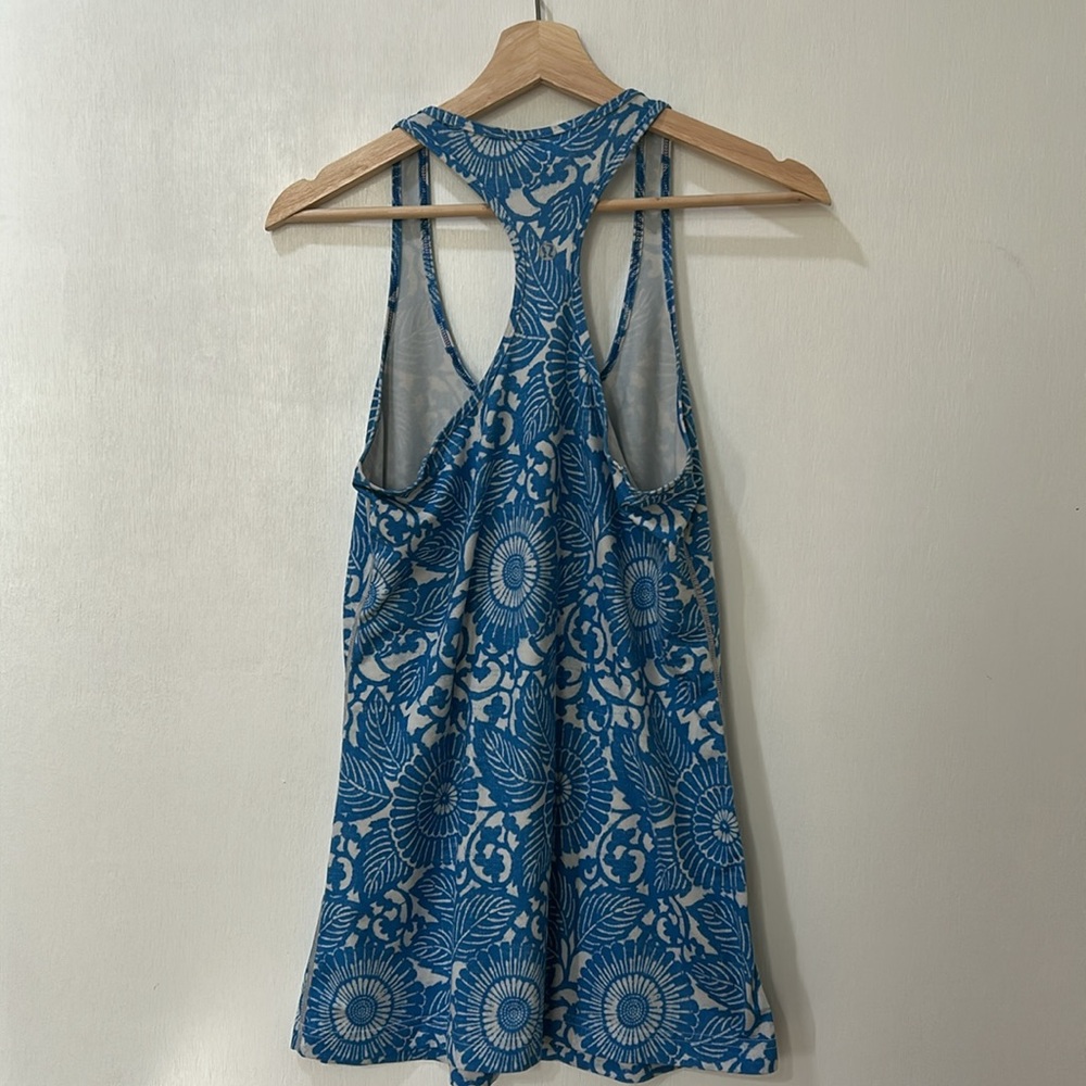 LULEMON WOMENS ACTIVEWEAR TANK TOP BLUE WHITE FLORAL Sz MD o LG - Picture 2 of 10